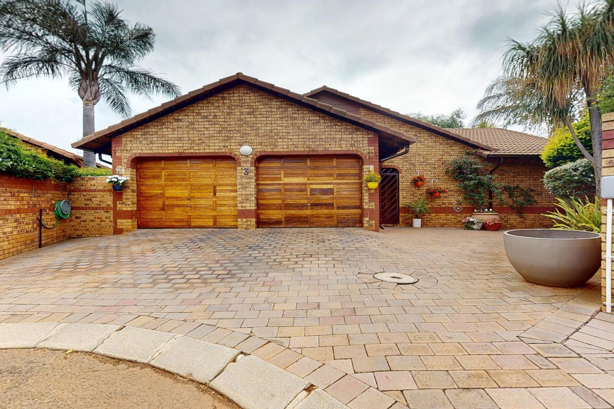 Private and Secure Estate living! - Photo 2