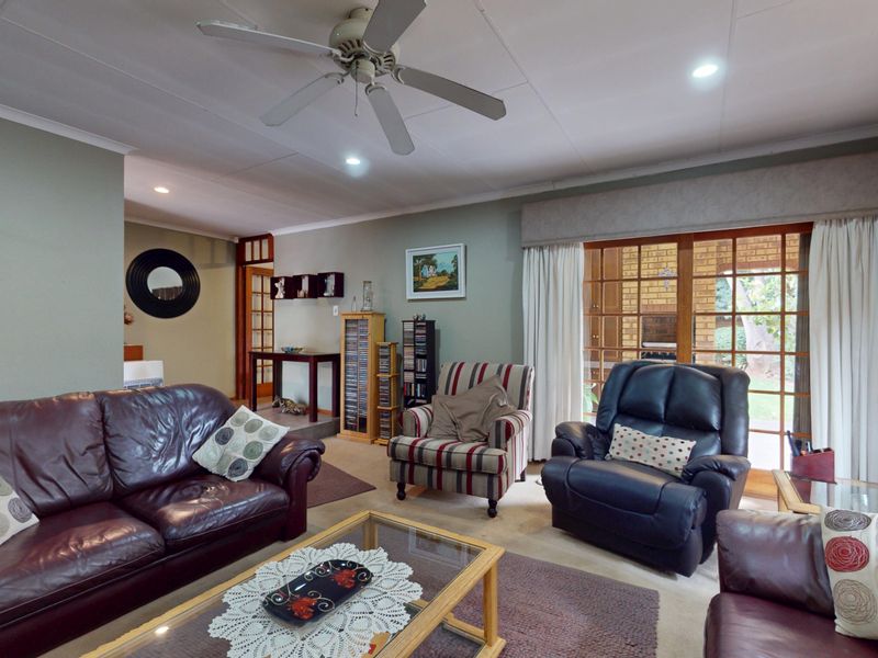 Private and Secure estate living! - Photo 4