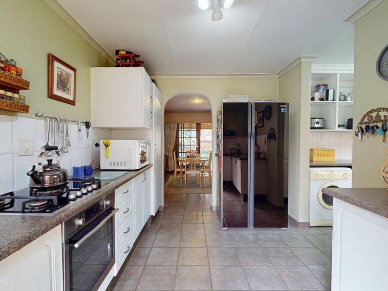 Private and Secure estate living! - Photo 10