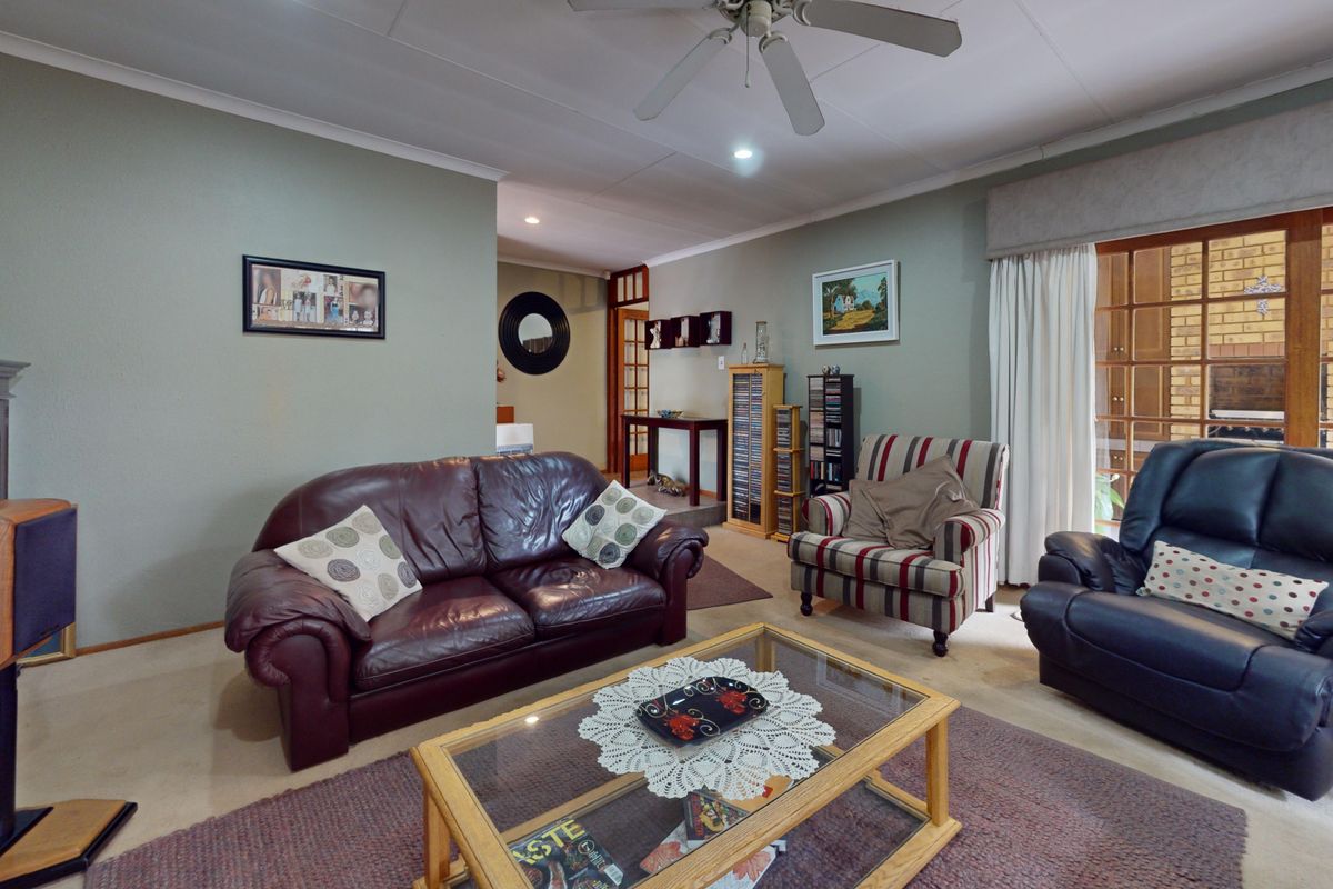 Private and Secure Estate living! - Photo 4