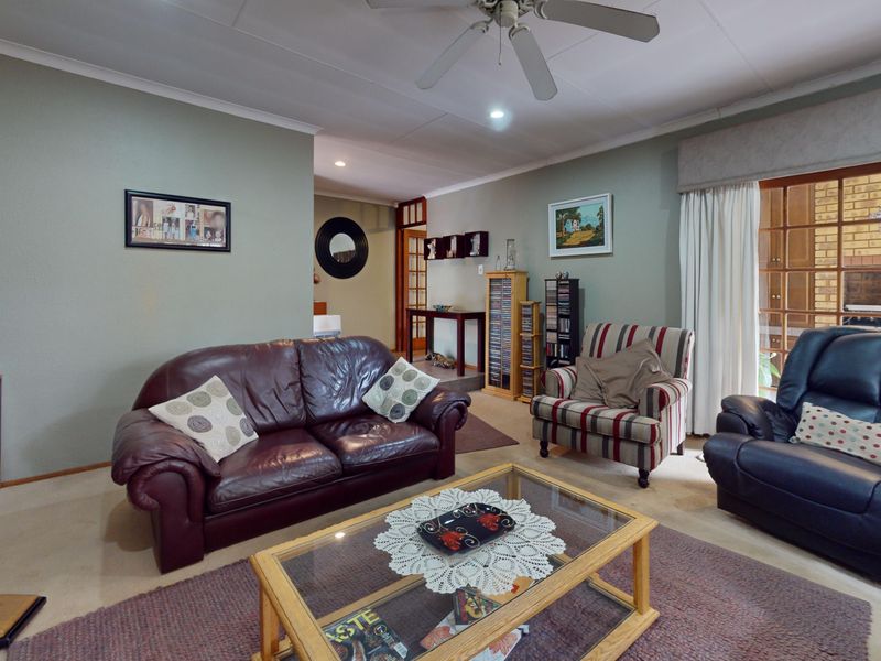 Private and Secure estate living! - Photo 3