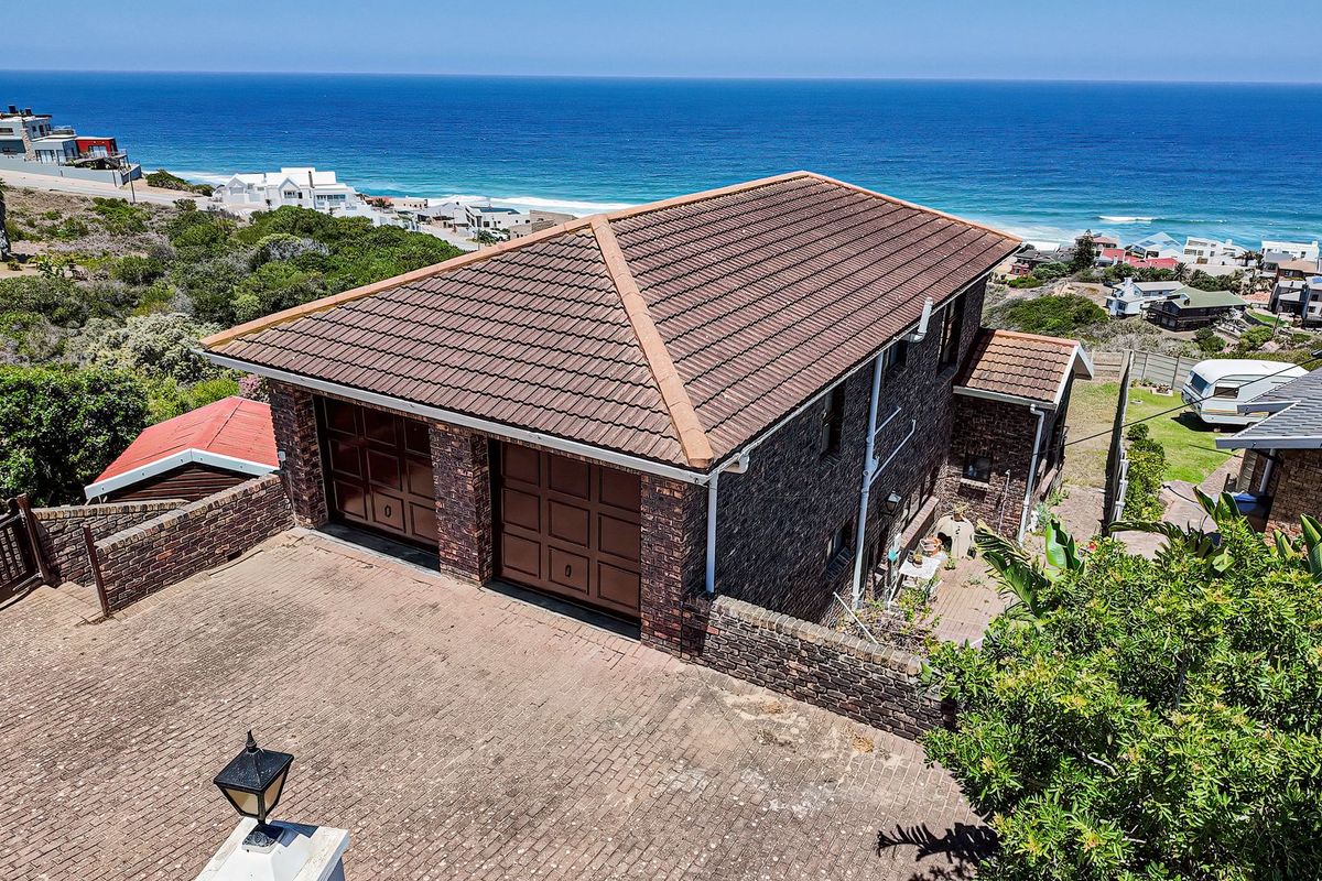 Coastal opportunity — Space, views & endless potential - Photo 4