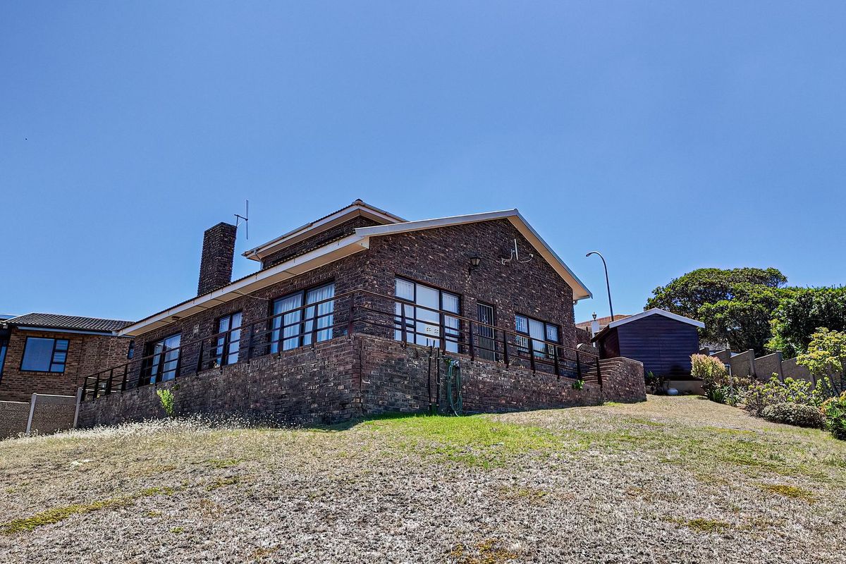 Coastal opportunity — Space, views & endless potential - Photo 3