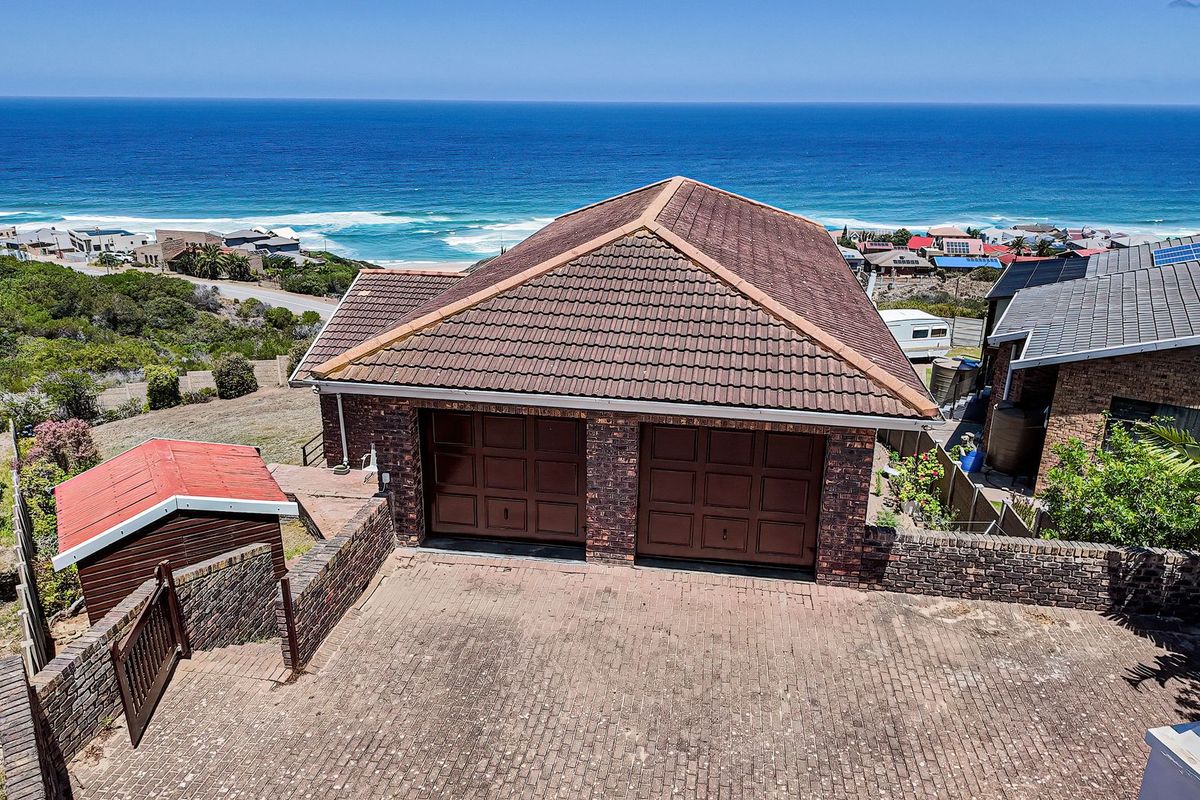 Coastal opportunity — Space, views & endless potential - Photo 5