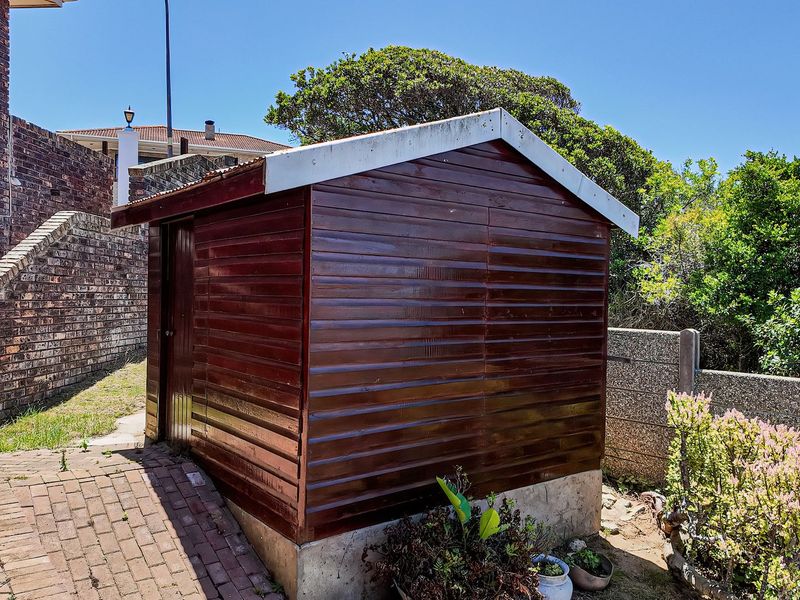 Coastal opportunity — Space, views & endless potential - Photo 8