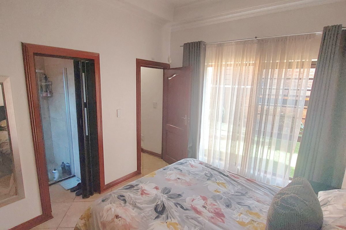 Beautiful, Modern and Move in Ready! - Photo 5