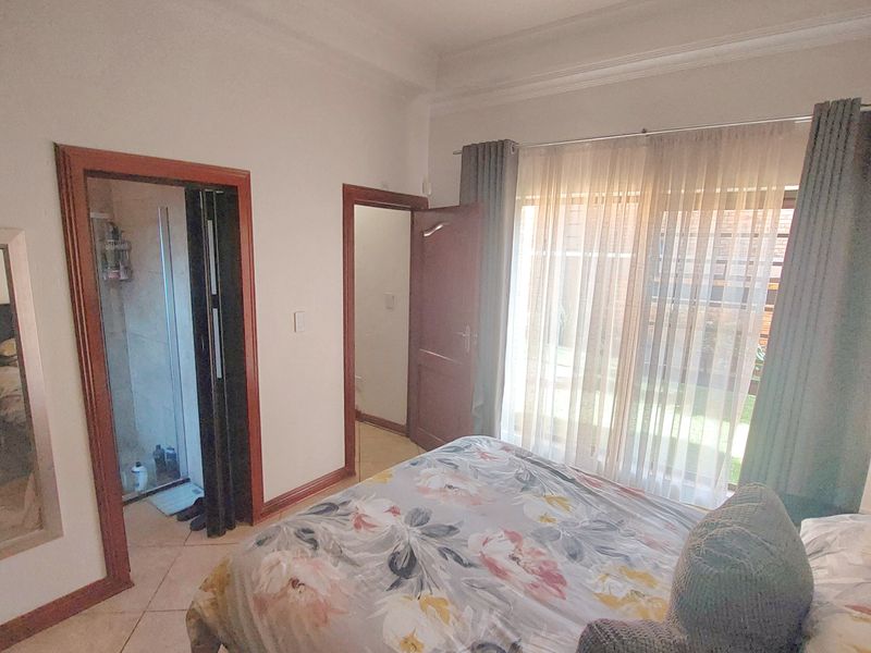 Beautiful, Modern and Move in Ready! - Photo 5