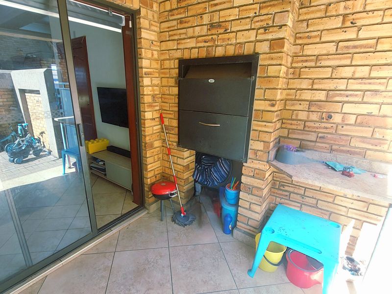 Beautiful, Modern and Move in Ready! - Photo 10