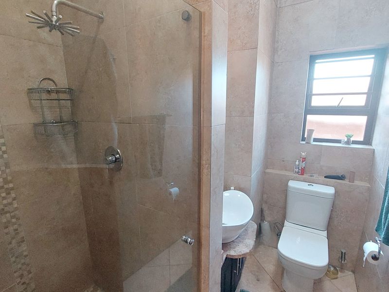 Beautiful, Modern and Move in Ready! - Photo 9