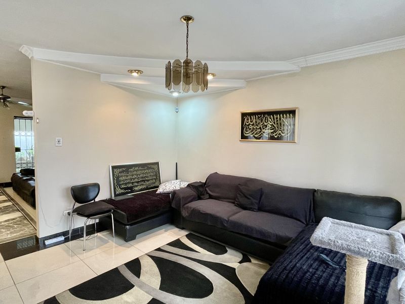 Elegant Family Living in Sought-After Coronet Place - Photo 3