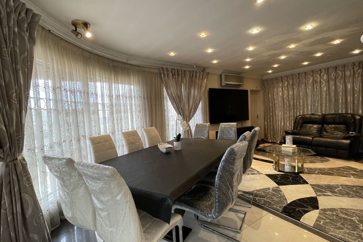 Elegant Family Living in Sought-After Coronet Place - Photo 5