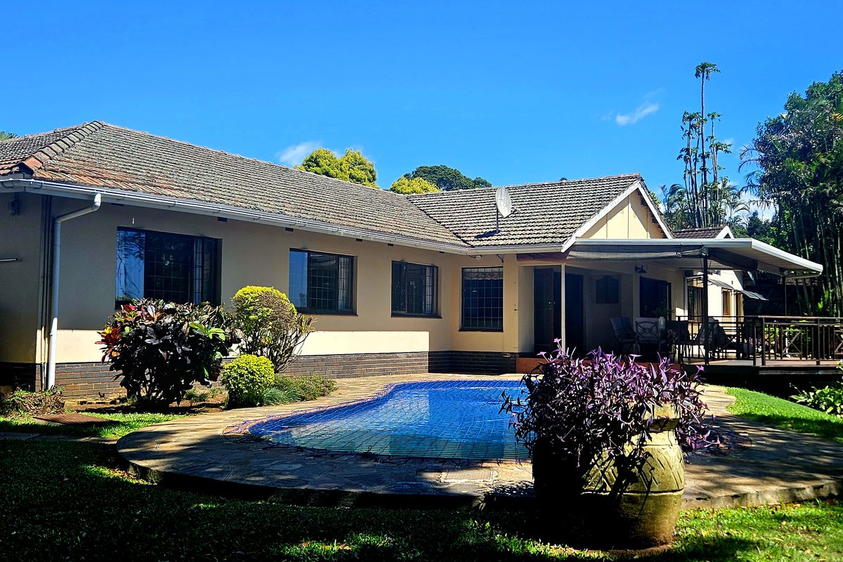 Spacious, Modern, Immaculate -  PLUS Income generator! - Photo 2