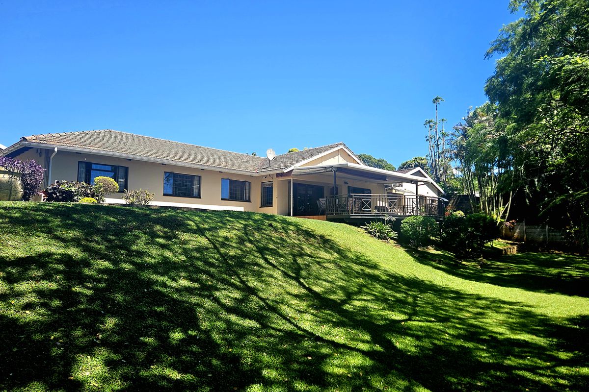 Spacious, Modern, Immaculate -  PLUS Income generator! - Photo 3