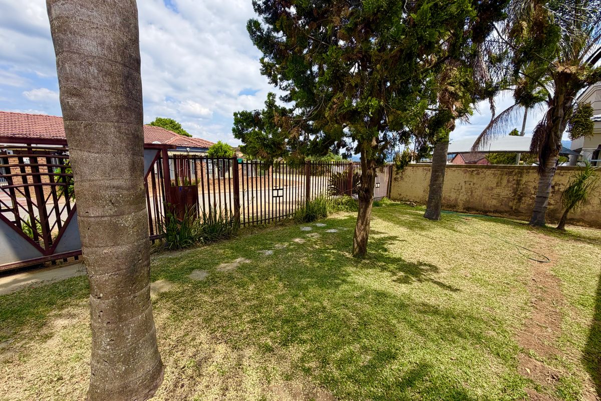 Charming 3-Bedroom Home in Makhado Park, Louis Trichardt. - Photo 4