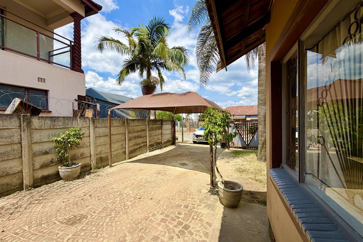 Charming 3-Bedroom Home in Makhado Park, Louis Trichardt. - Photo 3