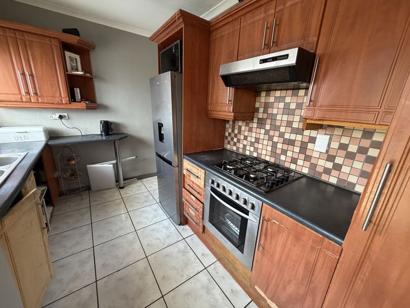 Charming 3-Bedroom Home in Makhado Park, Louis Trichardt. - Photo 6