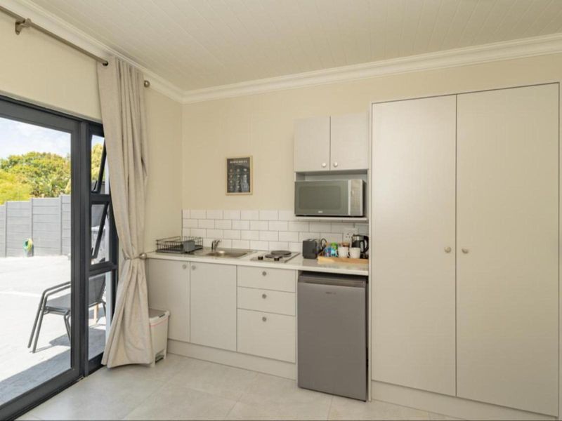 Fully Furnished Student Unit To Rent – Close to UWC - Photo 3