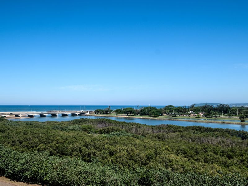 Luxury penthouse with sweeping river & sea views - Photo 3