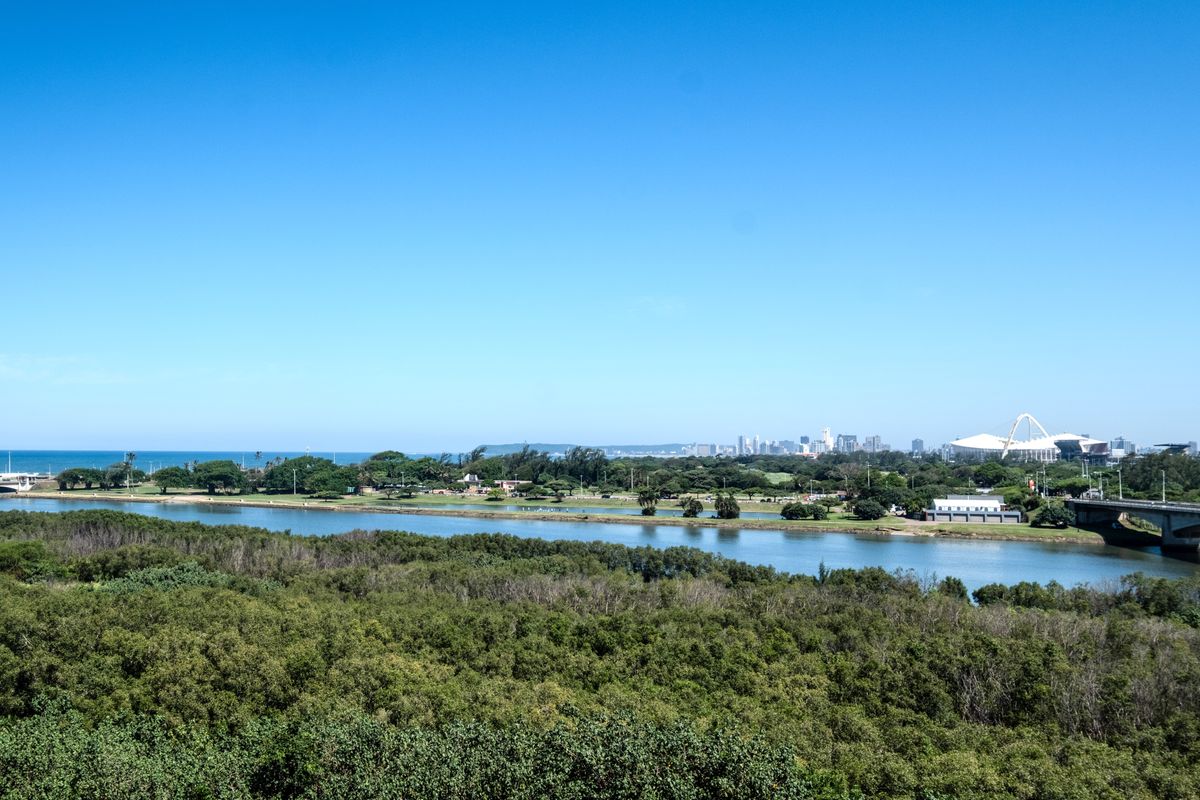 Luxury penthouse with sweeping river & sea views - Photo 2