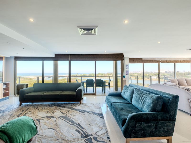 Luxury penthouse with sweeping river & sea views - Photo 6