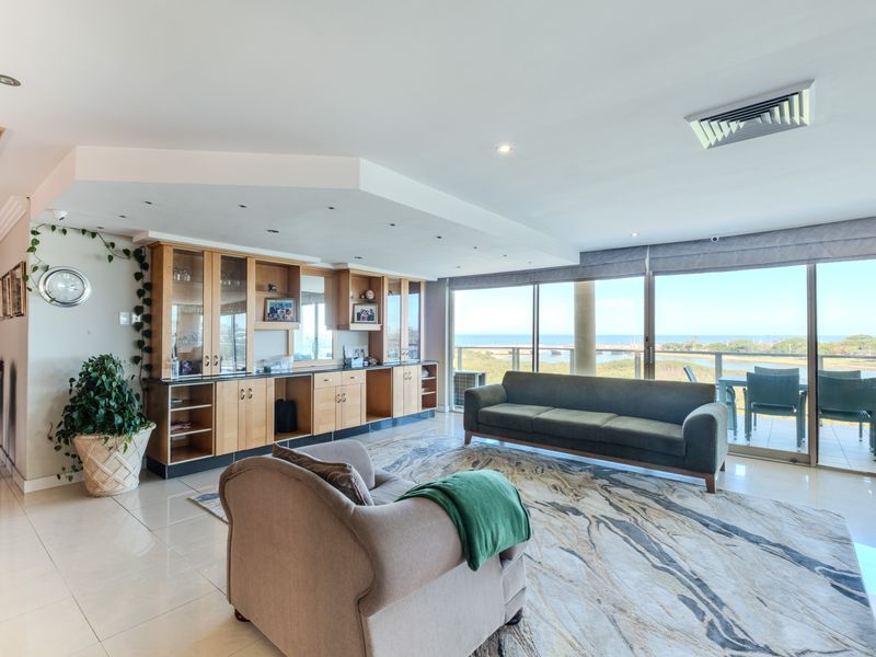 Luxury penthouse with sweeping river & sea views - Photo 5