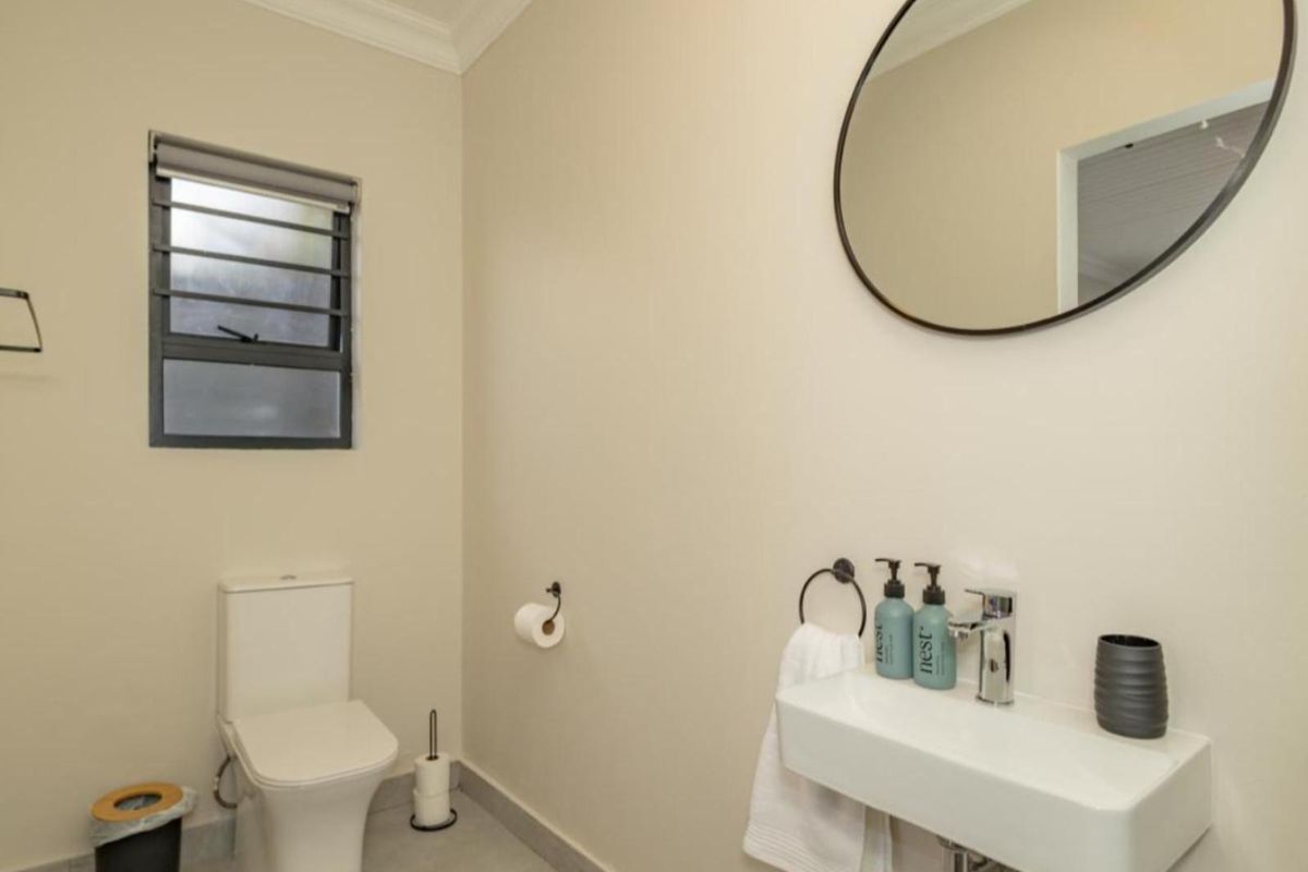 Fully Furnished Student Unit To Rent – Close to UWC - Photo 4