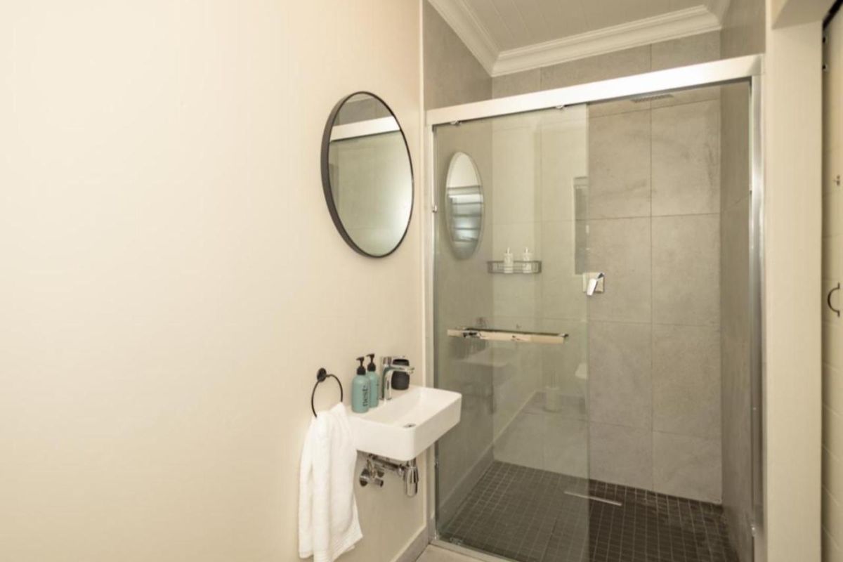 Fully Furnished Student Unit To Rent – Close to UWC - Photo 2