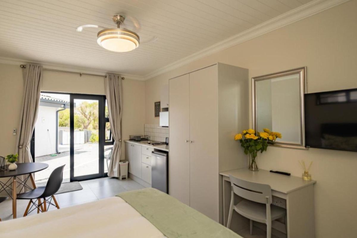 Apartment Rental Monthly In Bellville - Photo 2