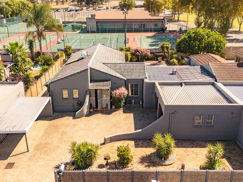 Well-Maintained Free-Standing 3-Bedroom Home in Arauna - Photo 2