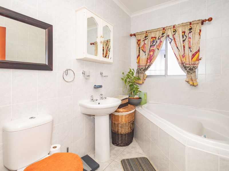 Well-Maintained Free-Standing 3-Bedroom Home in Arauna - Photo 10