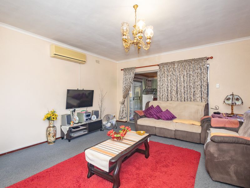 Well-Maintained Free-Standing 3-Bedroom Home in Arauna - Photo 5