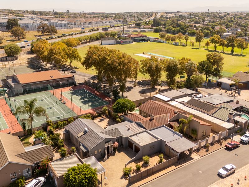 Well-Maintained Free-Standing 3-Bedroom Home in Arauna - Photo 3