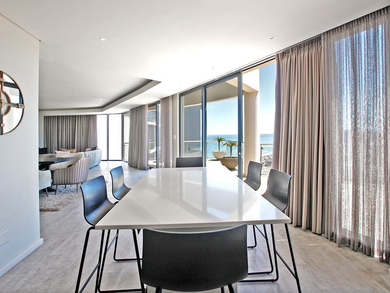 Beachfront Penthouse | Bloubergstrand - Photo 8