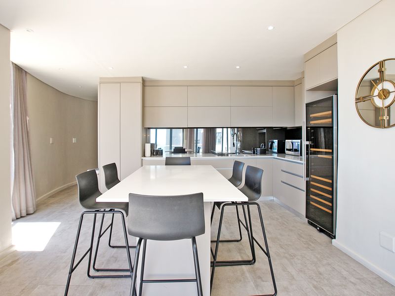 Beachfront Penthouse | Bloubergstrand - Photo 7