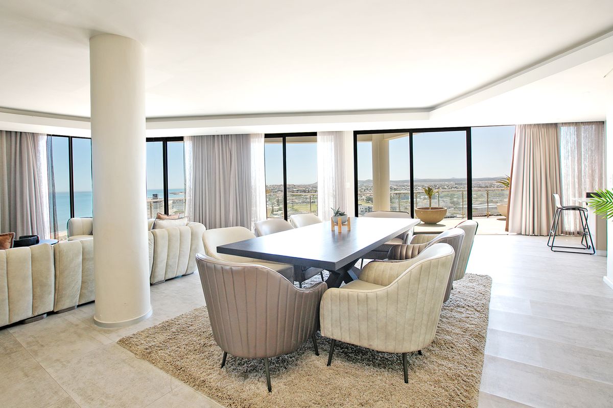 Beachfront Penthouse | Bloubergstrand - Photo 3