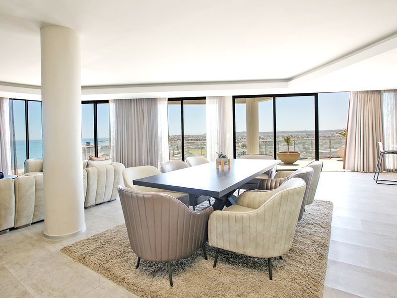 Beachfront Penthouse | Bloubergstrand - Photo 3