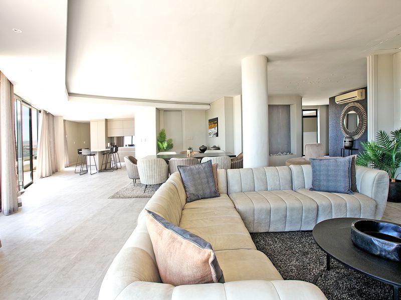 Beachfront Penthouse | Bloubergstrand - Photo 4
