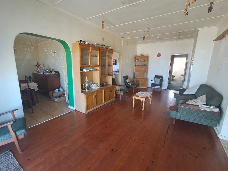 Affordable 3-Bedroom Home Offering Space and Possibility - Photo 5