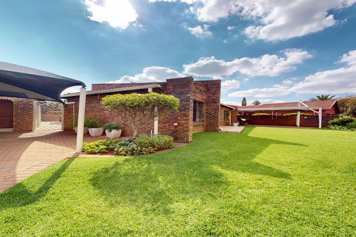 Low Maintenance Immaculate 4-bedroom home for sale in quiet suburb—perfect for family living - Photo 3