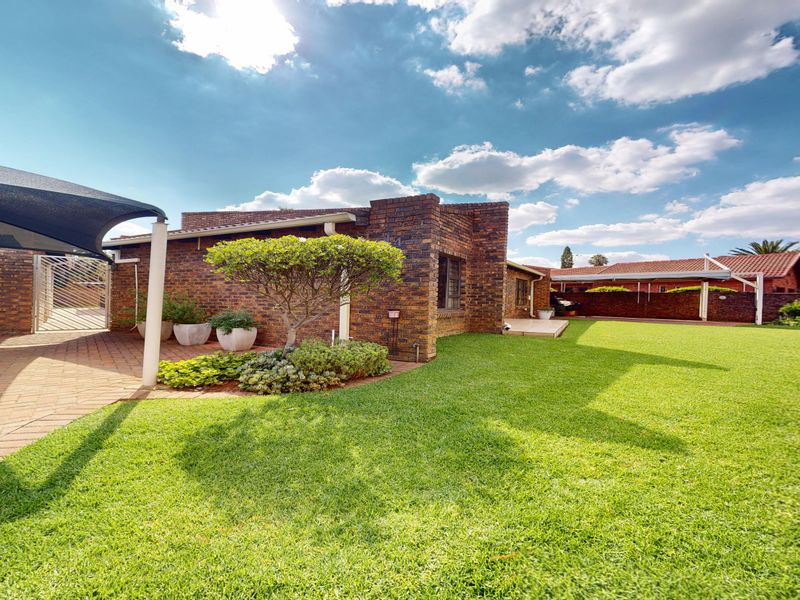 Low Maintenance Immaculate 4-bedroom home for sale in quiet suburb—perfect for family living - Photo 3