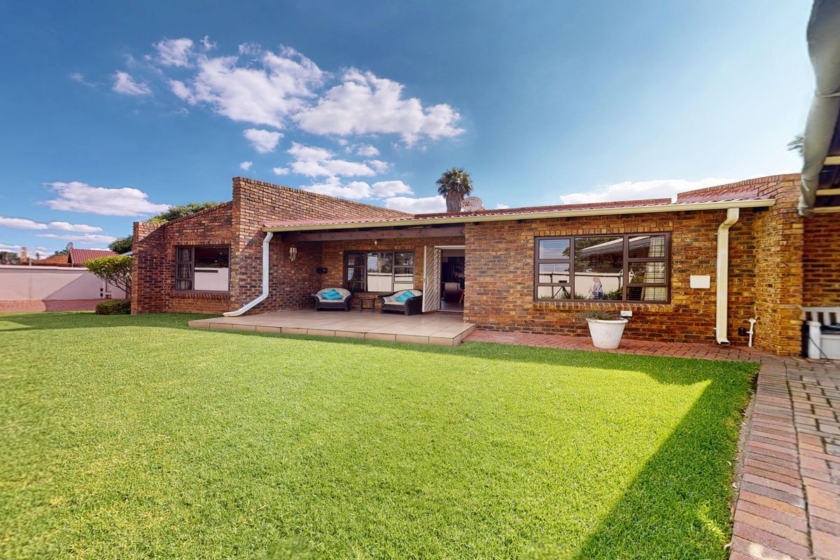 Low Maintenance Immaculate 4-bedroom home for sale in quiet suburb—perfect for family living - Photo 2