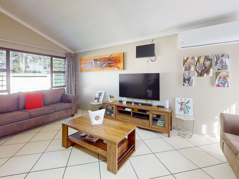 Low Maintenance Immaculate 4-bedroom home for sale in quiet suburb—perfect for family living - Photo 10