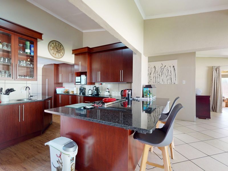 Low Maintenance Immaculate 4-bedroom home for sale in quiet suburb—perfect for family living - Photo 6