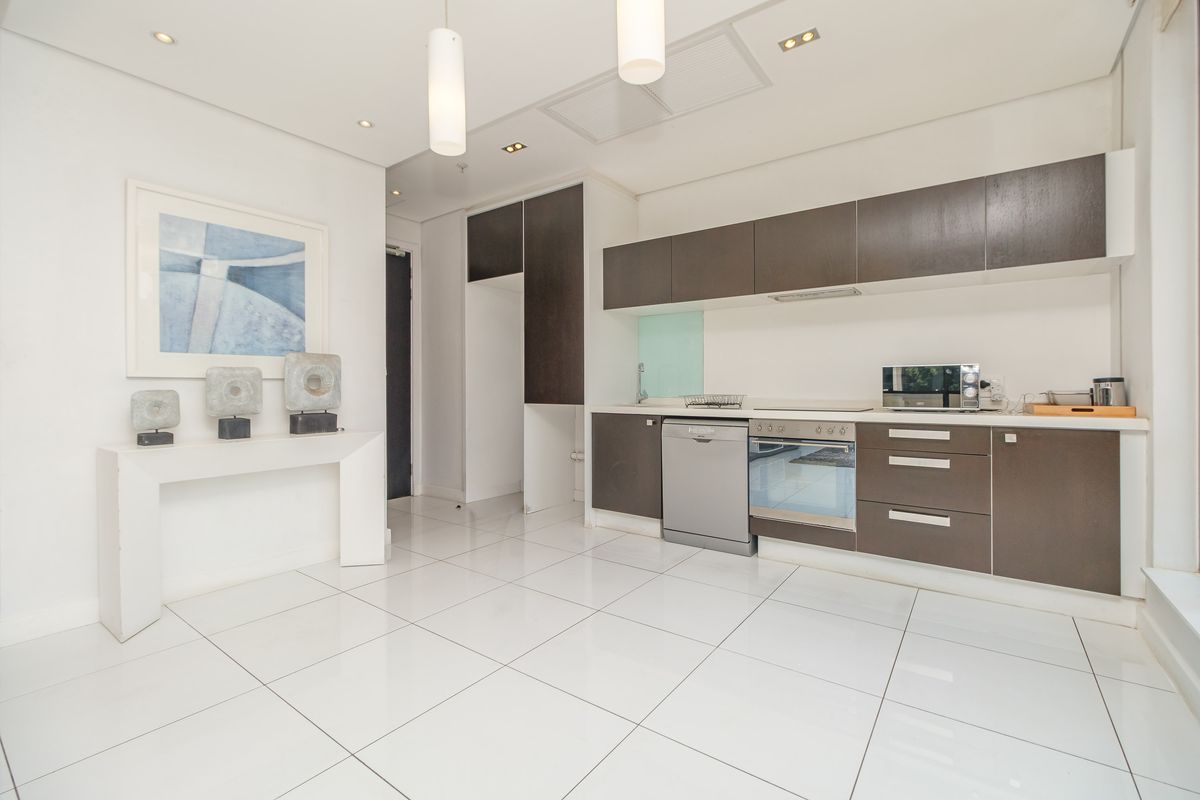 Exquisite 1-Bedroom Luxury Apartment in Sandton Skye – Prime Sandton Location - Photo 3