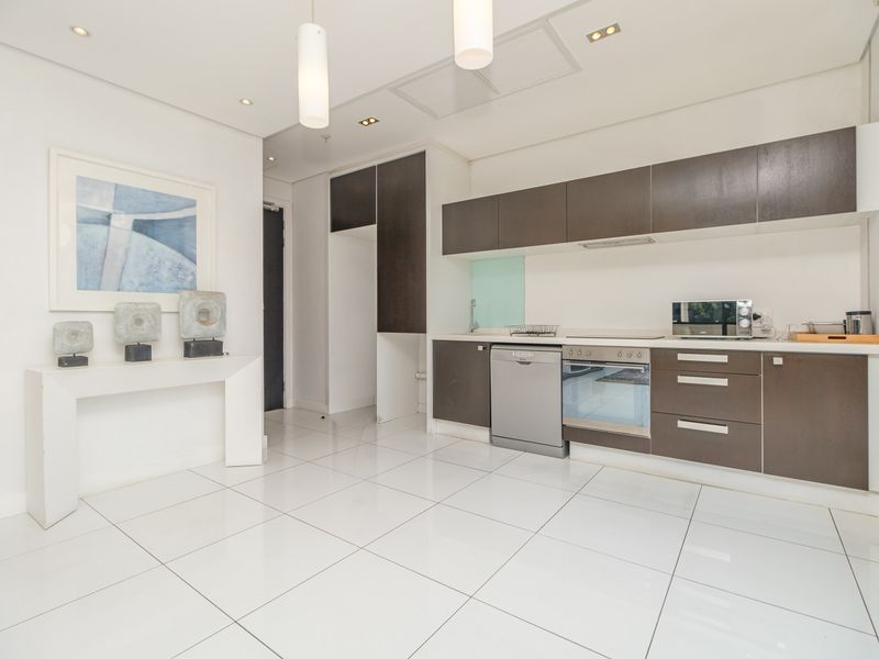 Exquisite 1-Bedroom Luxury Apartment in Sandton Skye – Prime Sandton Location - Photo 3