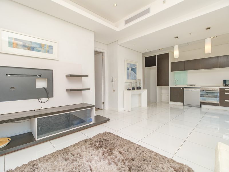 Exquisite 1-Bedroom Luxury Apartment in Sandton Skye – Prime Sandton Location - Photo 10