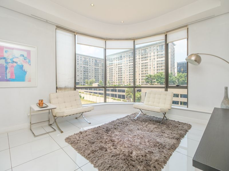 Exquisite 1-Bedroom Luxury Apartment in Sandton Skye – Prime Sandton Location - Photo 9