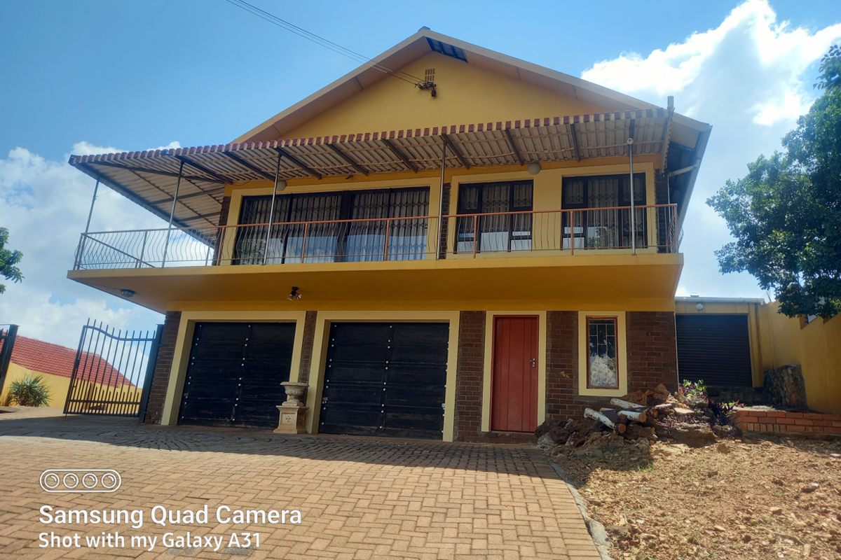 Your Family’s Next Chapter Begins in Waterkloof- Ridge! - Photo 2