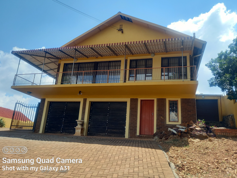 Your Family’s Next Chapter Begins in Waterkloof- Ridge! - Photo 2