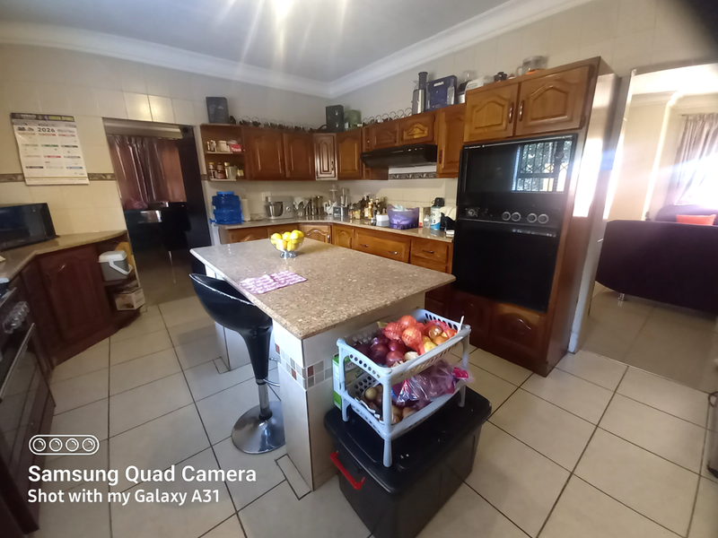 Your Family’s Next Chapter Begins in Waterkloof- Ridge! - Photo 10